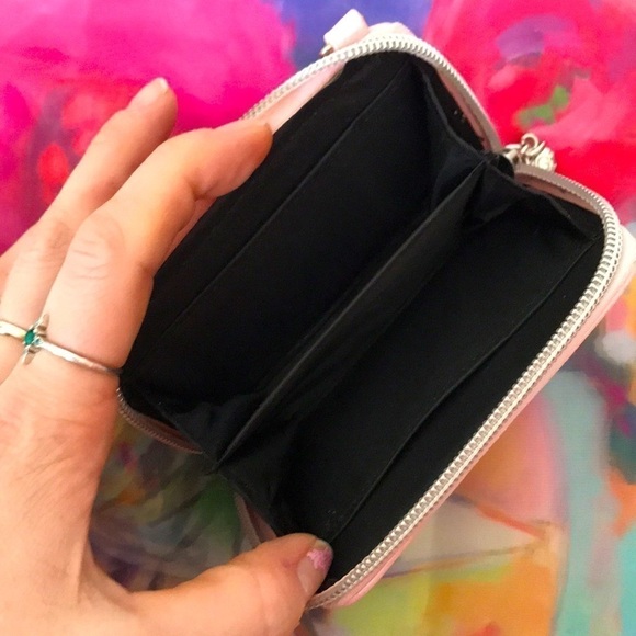 Brand New Never Used Amour Card Holder Keychain - Picture 6 of 7